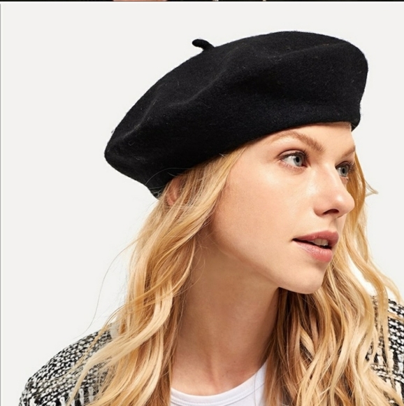 HOST PICK x2 Black WILA beret - Picture 2 of 3